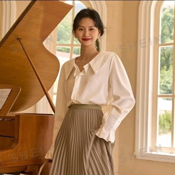 High Waist Solid Pleated Skirt - Picture 10 of 10